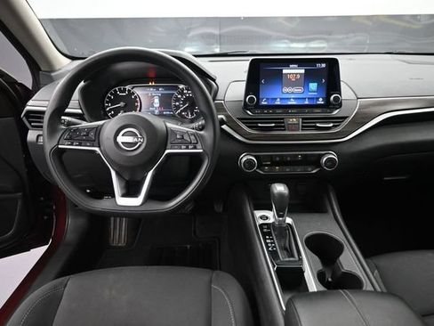 Used 2025 Nissan Altima 2.5 SV FWD image 28