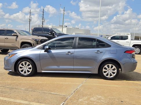 Used 2025 Toyota Corolla LE FWD image 6