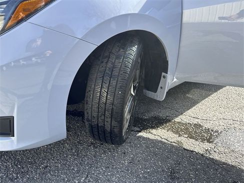 Used 2024 Nissan Versa SR w/ Trunk Package image 30