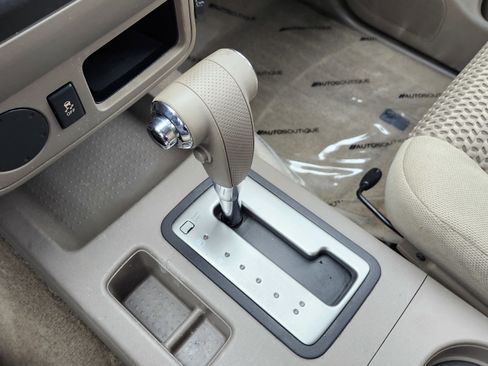 Used 2016 Nissan Frontier SV image 4