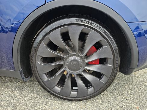 Used 2023 Tesla Model Y Performance AWD/4WD image 32