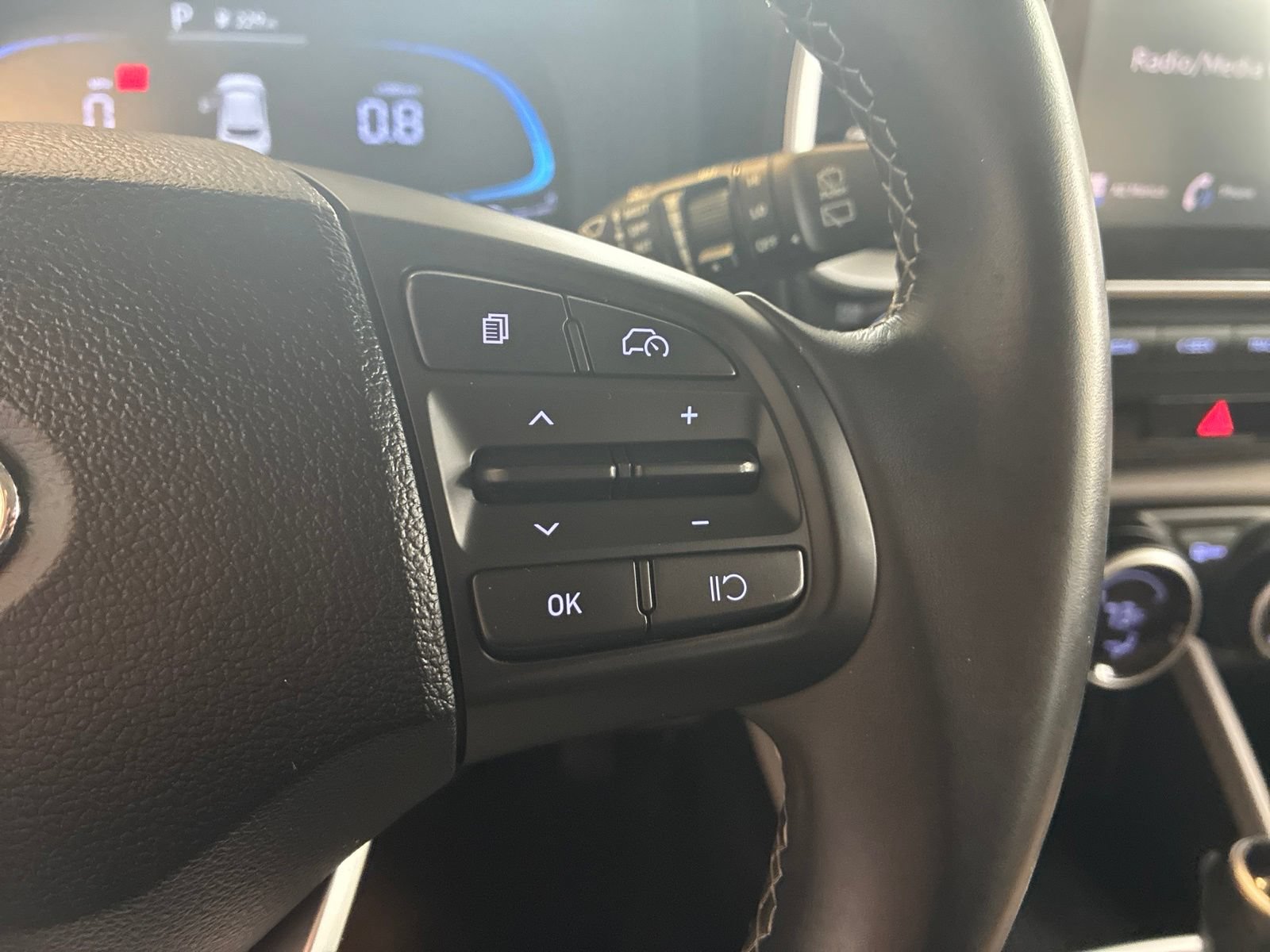 Used 2025 Hyundai Venue SEL FWD image 18