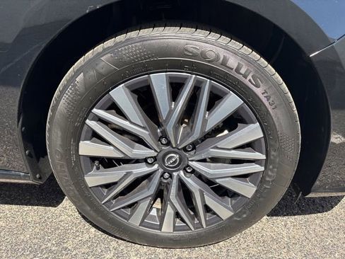 Used 2025 Nissan Altima 2.5 SV FWD image 9