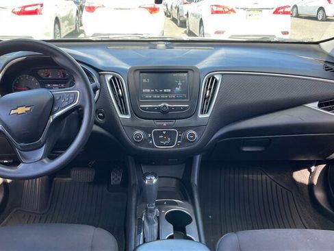 Used 2018 Chevrolet Malibu LS FWD image 9