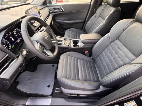 New 2026 Nissan Rogue SL image 9