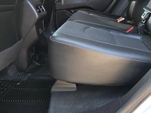 Used 2024 GMC Terrain SLT w/ Infotainment Package II image 21