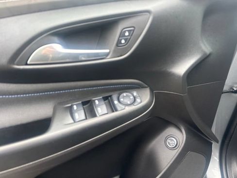 Used 2025 Buick Envista Sport Touring w/ Convenience II Package FWD image 9