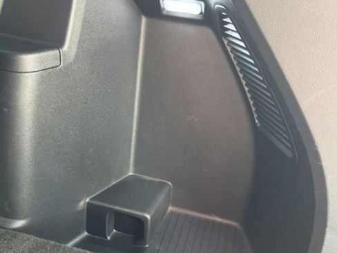Used 2025 Volkswagen Atlas SE FWD image 37