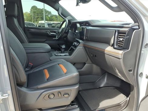 Used 2025 GMC Sierra 1500 AT4 w/ AT4 Premium Package AWD/4WD image 12