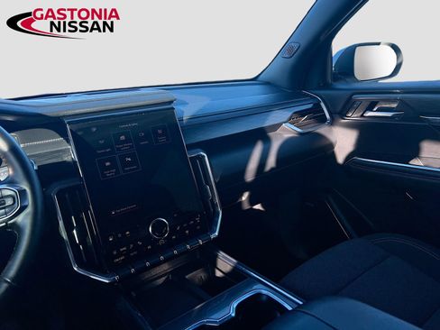 Used 2025 GMC Acadia Elevation image 31