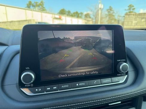 Used 2023 Nissan Rogue S image 18