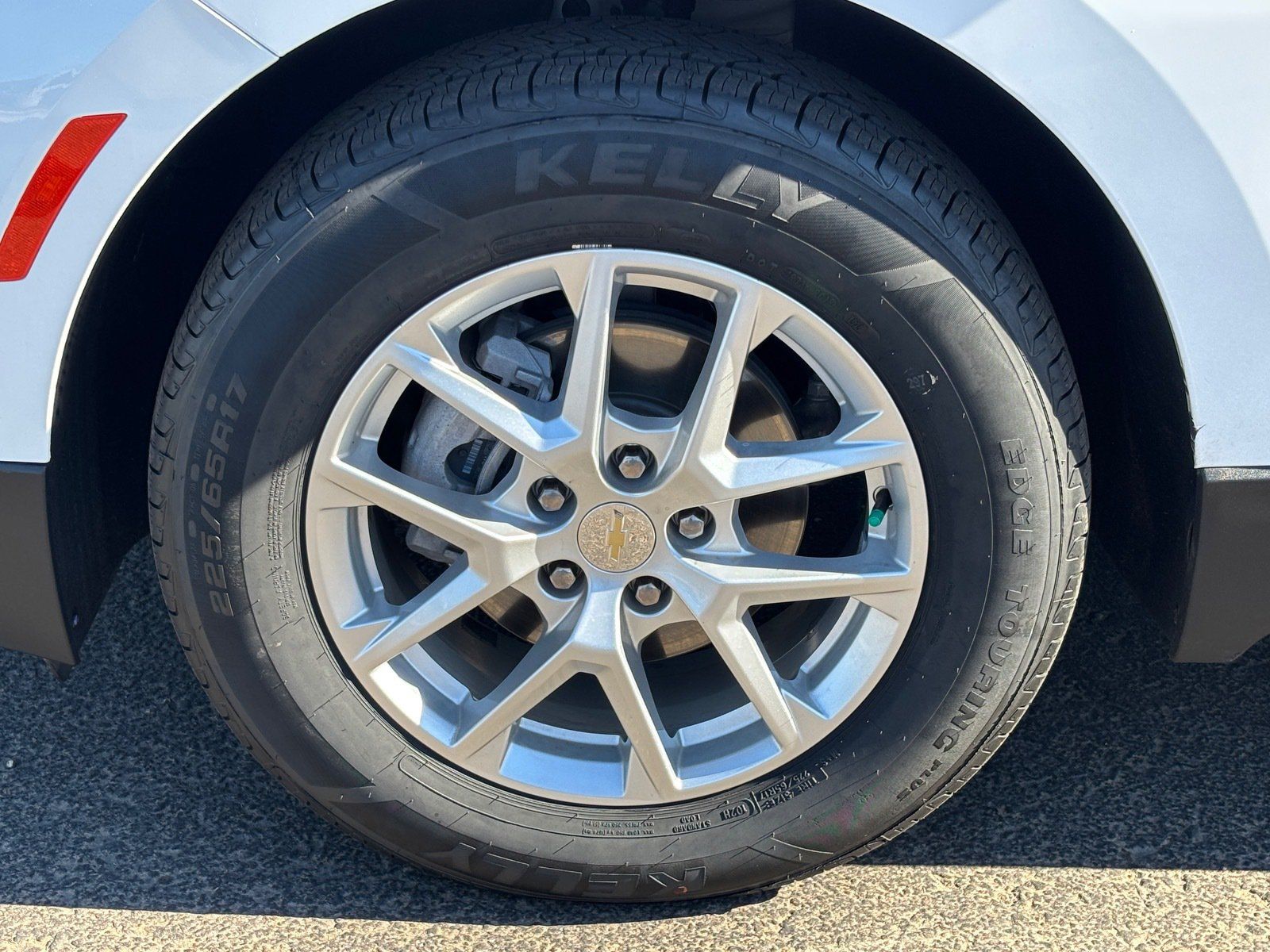 Used 2024 Chevrolet Equinox LS w/ Driver Confidence II Package FWD image 10