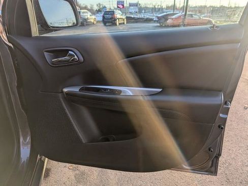 Used 2019 Dodge Journey SE image 20