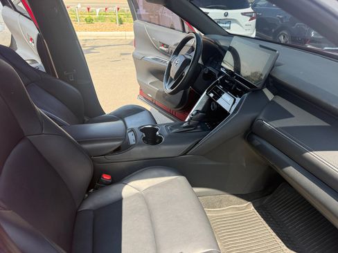 Used 2023 Toyota Venza Nightshade AWD/4WD image 19