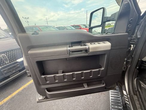 Used 2013 Ford F250 Lariat w/ Chrome Pkg RWD image 11