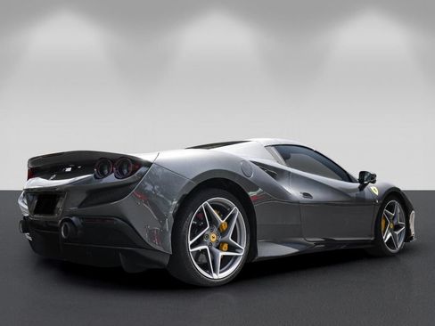 Used 2022 Ferrari F8 Tributo RWD image 10