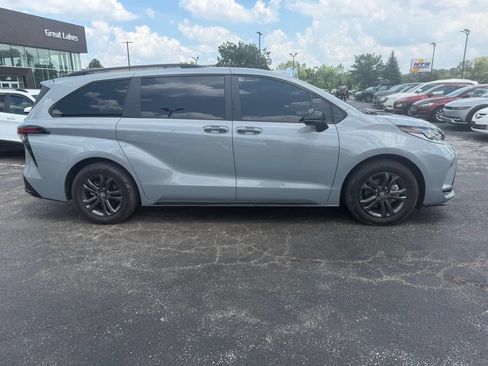 Used 2026 Toyota Sienna XSE AWD/4WD image 3