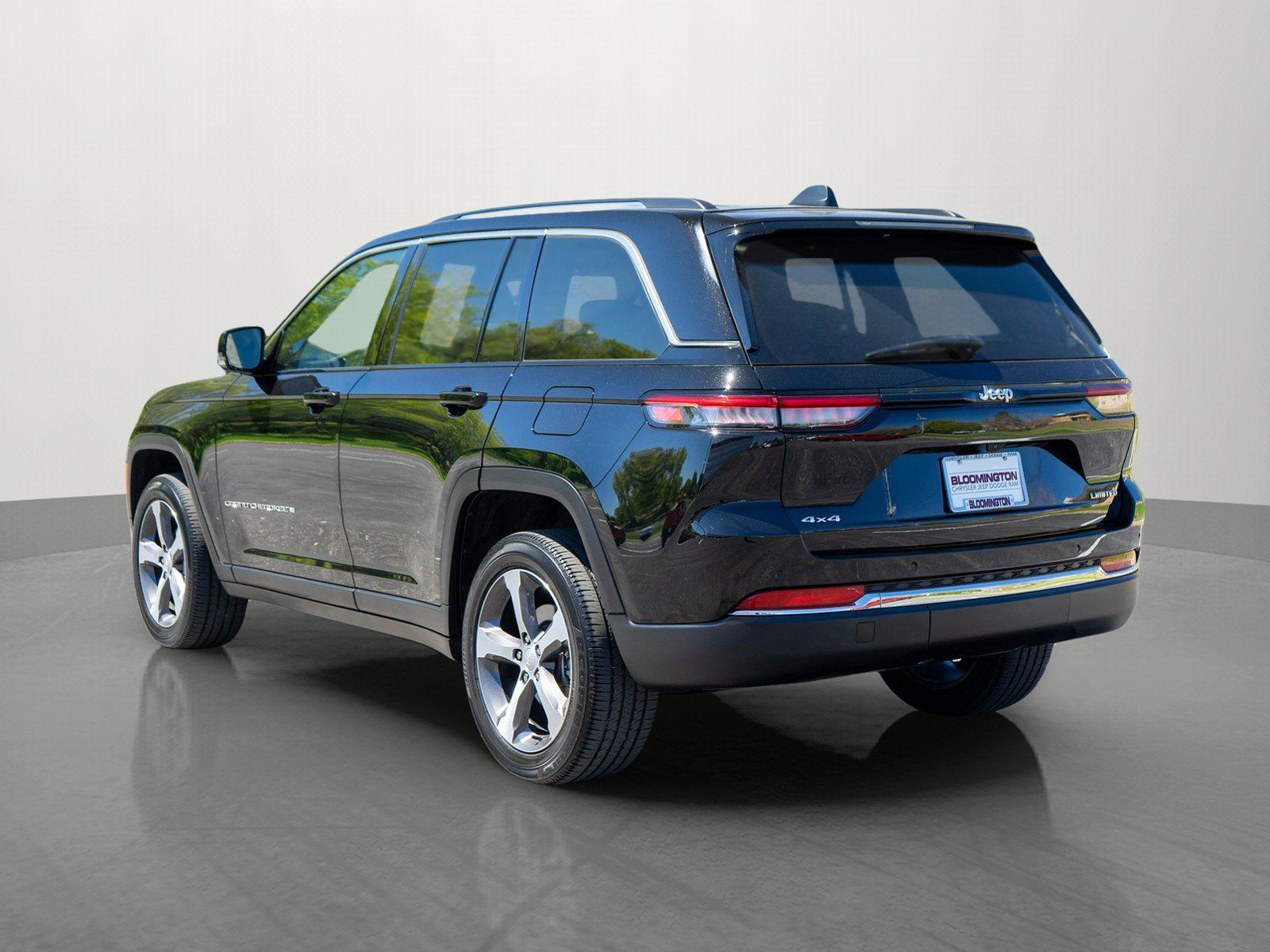 Used 2023 Jeep Grand Cherokee Limited w/ Trailer Tow Prep Group (B) AWD/4WD image 5