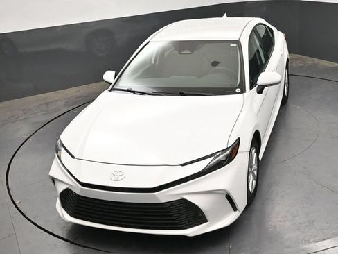 Used 2025 Toyota Camry LE FWD image 19