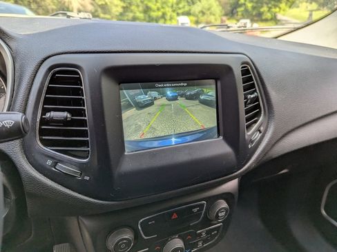 Used 2021 Jeep Compass Latitude image 12