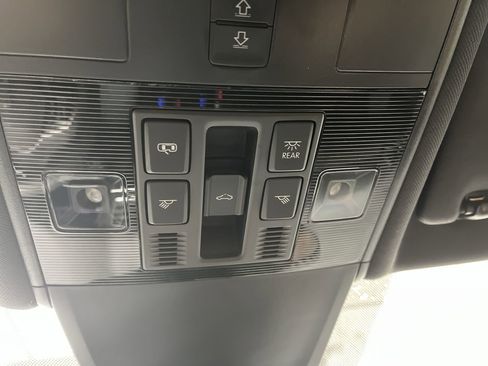 Used 2024 Volkswagen Tiguan SE R-Line image 24