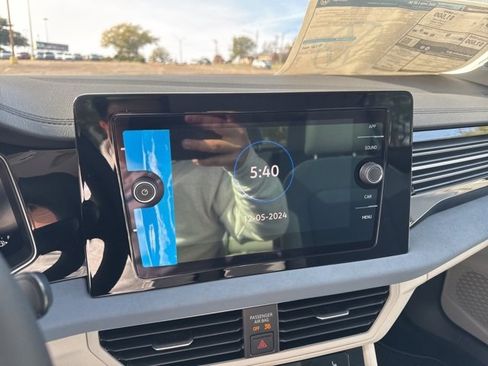 Certified 2025 Volkswagen Jetta SE image 18