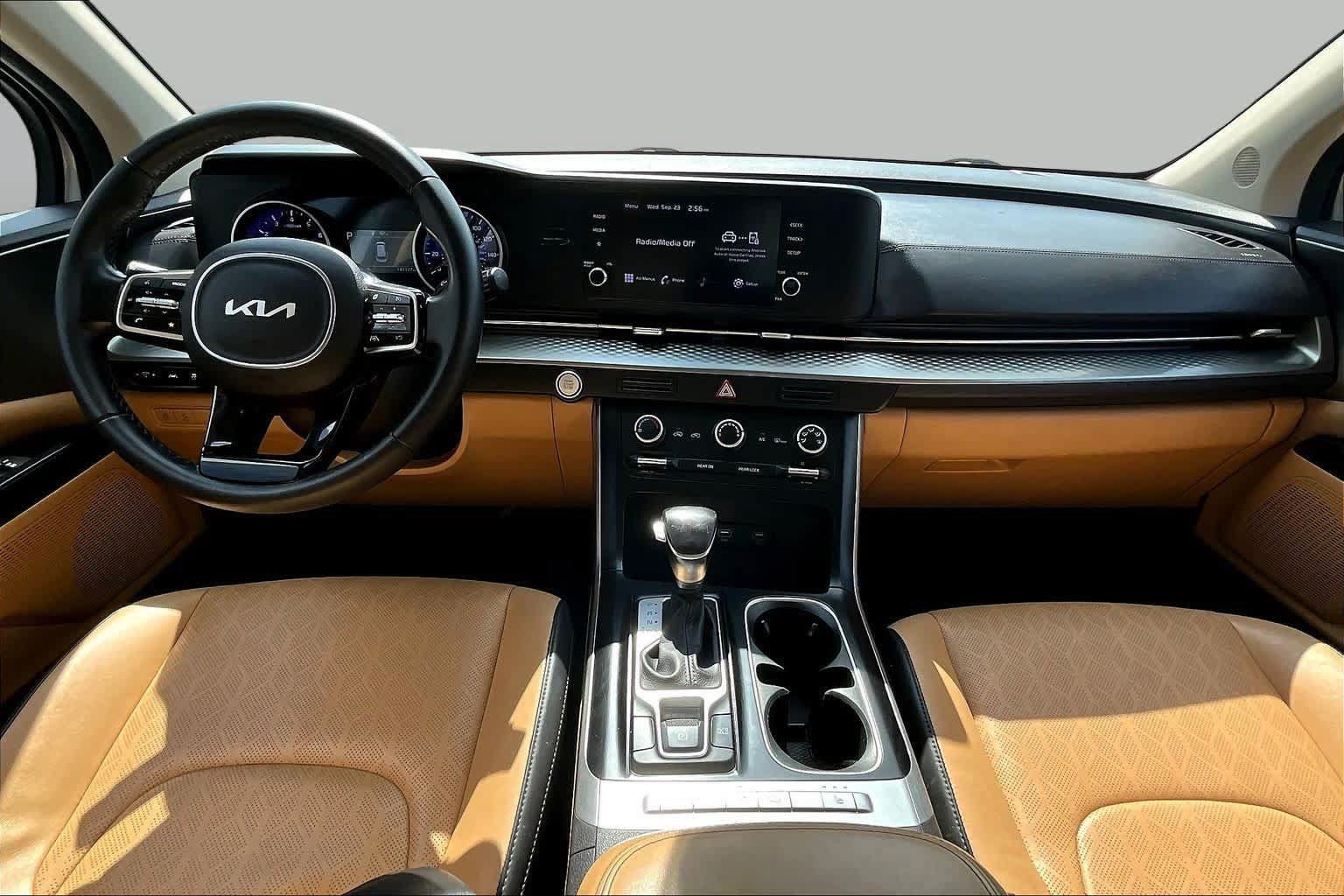 Used 2022 Kia Carnival LX FWD image 14