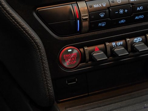 Used 2022 Ford Mustang Shelby GT500 w/ Carbon Fiber Track Pack image 96