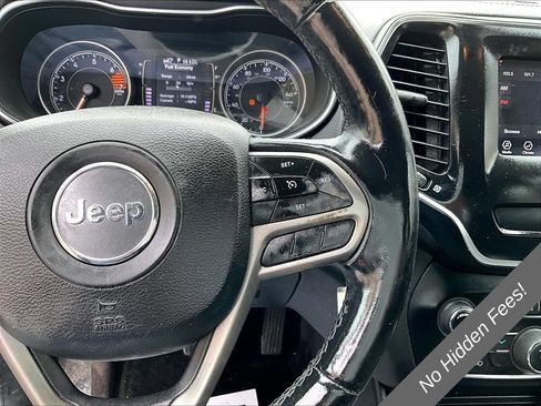 Used 2019 Jeep Cherokee Latitude w/ Cold Weather Group AWD/4WD image 17