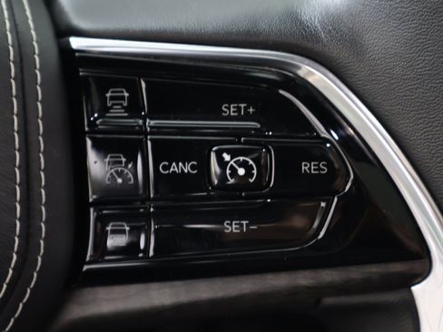 Used 2022 Jeep Grand Cherokee Overland w/ Luxury Tech Group IV image 53