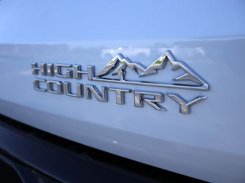 New 2026 Chevrolet Traverse High Country w/ LPO, Floor Liner Package AWD/4WD image 6