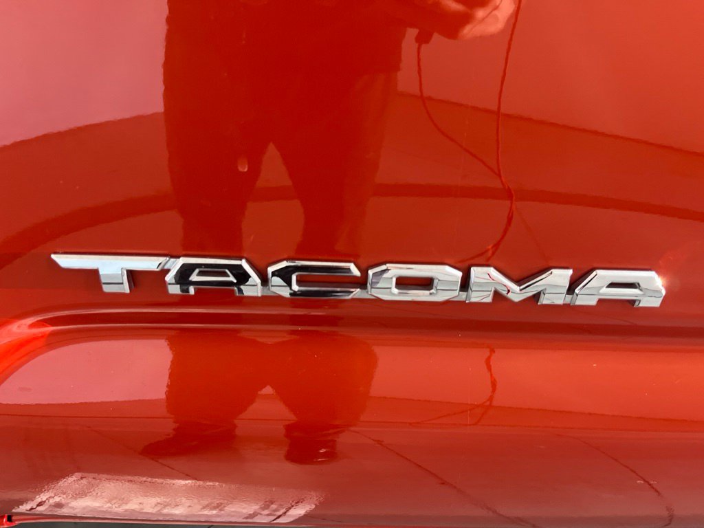 Used 2018 Toyota Tacoma TRD Off-Road AWD/4WD image 37