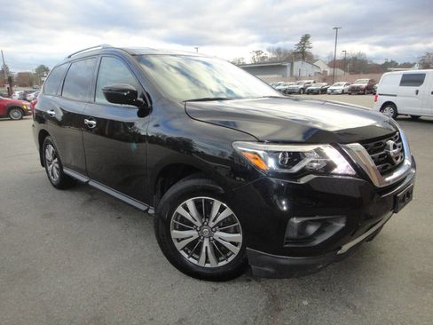 Used 2020 Nissan Pathfinder S image 3