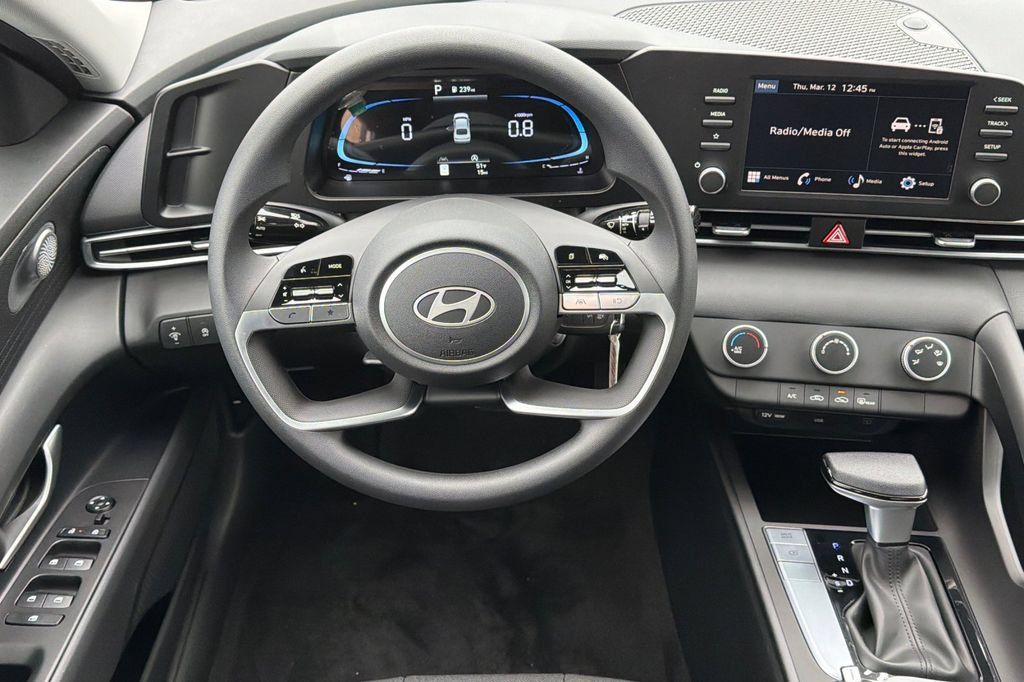 Certified 2026 Hyundai Elantra SE FWD image 12