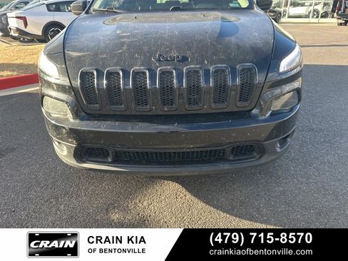 Used 2018 Jeep Cherokee Latitude w/ Altitude Package image 12