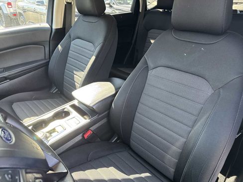 Used 2022 Ford Edge SE image 19