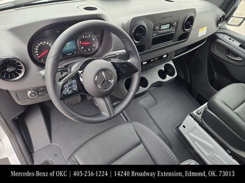 Used 2025 Mercedes-Benz Sprinter 2500 image 26