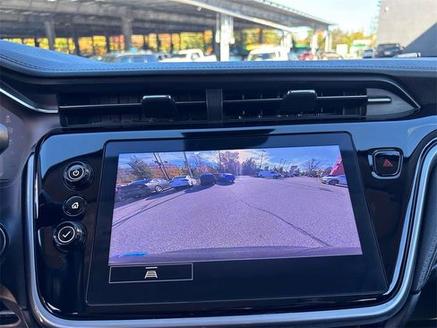 Used 2022 Chevrolet Bolt EUV LT w/ Comfort Package image 24