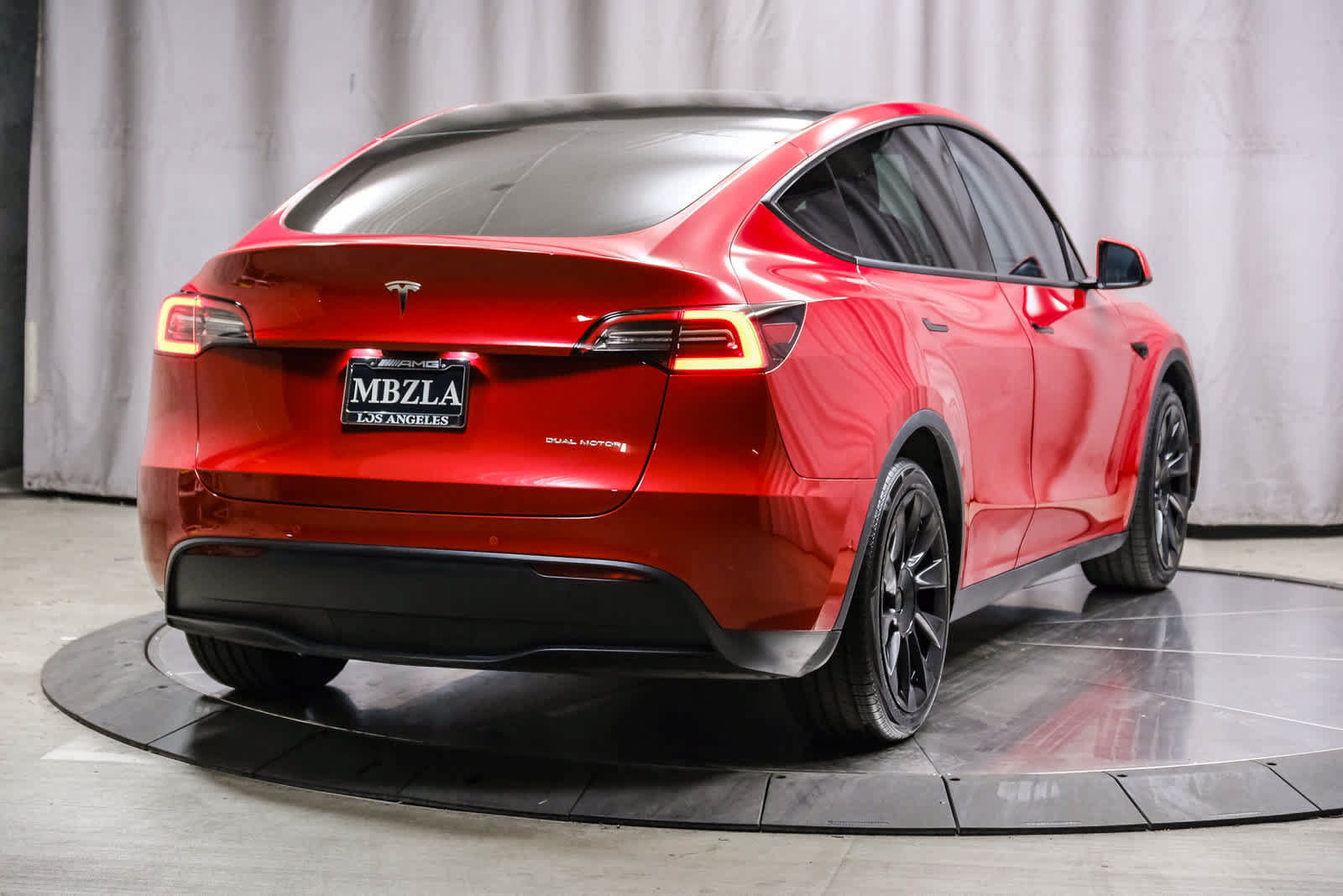 Used 2022 Tesla Model Y Long Range AWD/4WD image 4