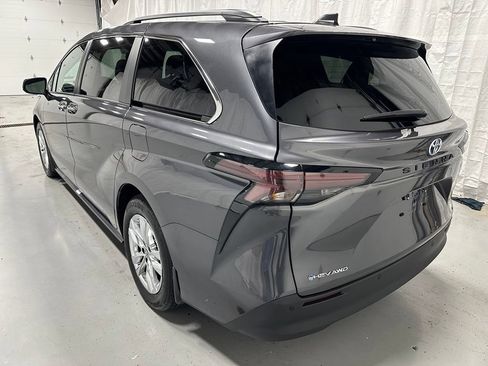 Used 2025 Toyota Sienna XLE w/ XLE Plus Package AWD/4WD image 5