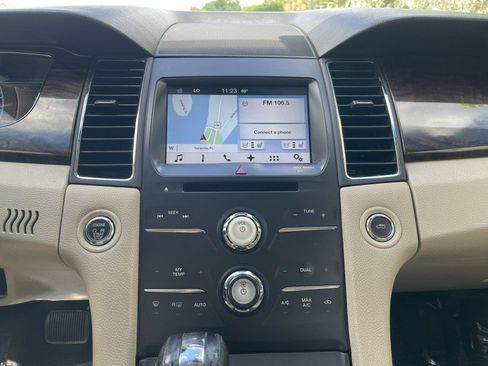 Used 2016 Ford Taurus Limited FWD image 17
