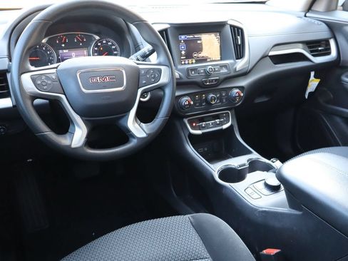 Used 2022 GMC Terrain SLE w/ Driver Convenience Package FWD image 4