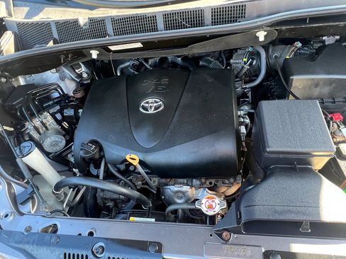 Used 2017 Toyota Sienna LE AWD/4WD image 35