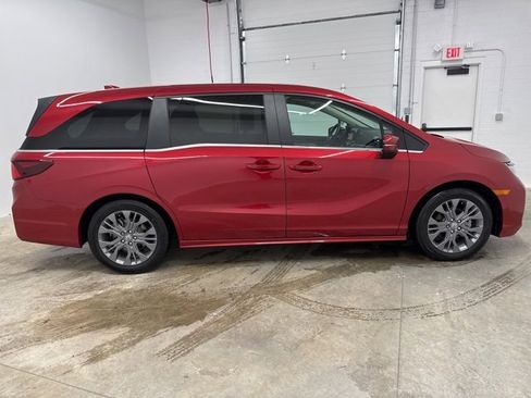 Used 2025 Honda Odyssey Touring image 4