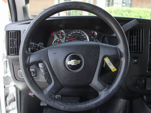 Used 2017 Chevrolet Express 2500 Extended image 25