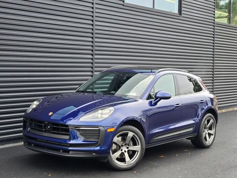 Used 2025 Porsche Macan image 1