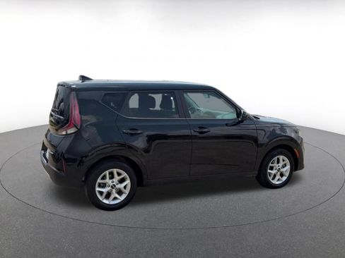Used 2025 Kia Soul LX w/ LX Technology Package FWD image 12