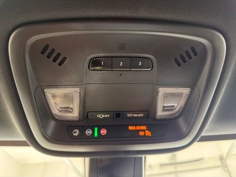 Used 2023 Chevrolet Traverse LT AWD/4WD image 24