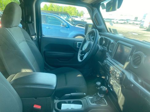 Used 2023 Jeep Wrangler Unlimited w/ Cold Weather Group AWD/4WD image 4