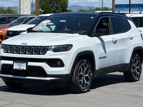 Used 2025 Jeep Compass Limited AWD/4WD image 8